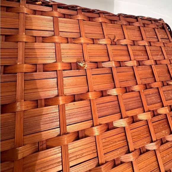 Vintage Linens and Things On the Beach Wicker Picnic Basket - Picture 10 of 16